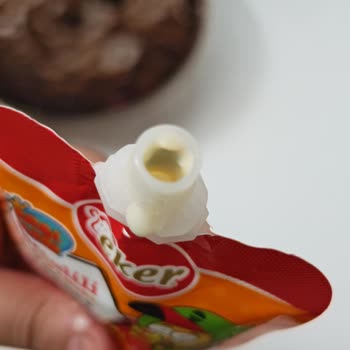 Eker Şeftalili Yoğurtta Küf Sorunu Ve Çocuk Sağlığı Endişesi