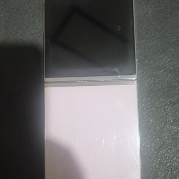 Samsung Galaxy Z Flip 5 Lavanta Rengi Dokunmatik Ekranı Aniden Çalışmaz Hale Geldi