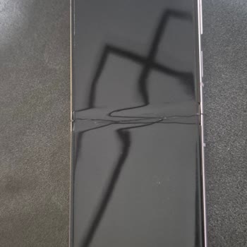Samsung Galaxy Z Flip 5 Lavanta Rengi Dokunmatik Ekranı Aniden Çalışmaz Hale Geldi