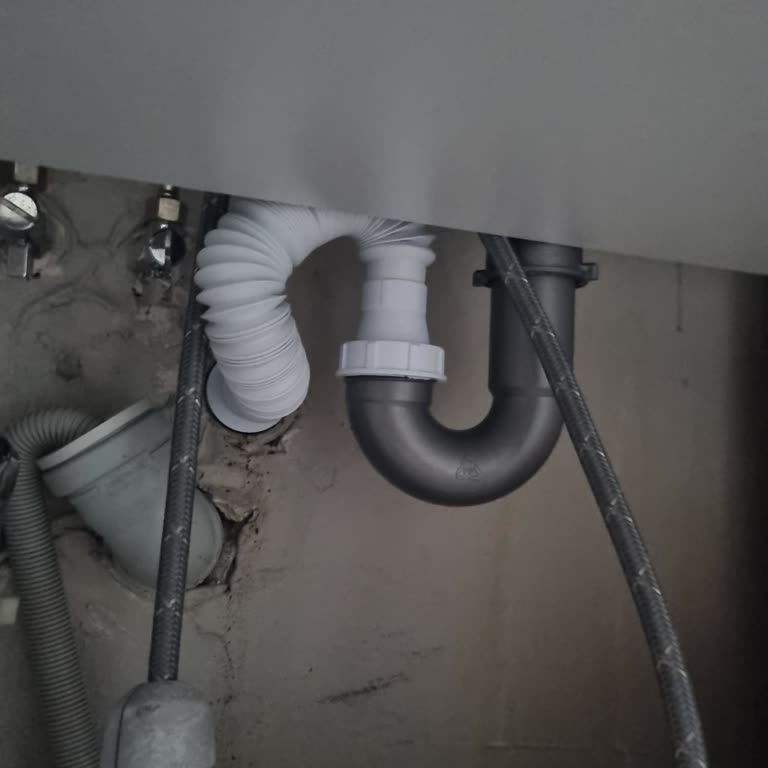 Franke Yetkili Servis Gibi Tanıtılan Tesisatçı Orijinal Parça Kullanmayıp 2000 TL Ücret Aldı