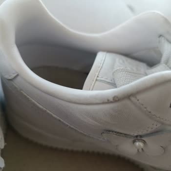 Sportinn Mağazasında Ayıplı Nike Air Force 1 Low: Koku Ve Soyulma Sorunu
