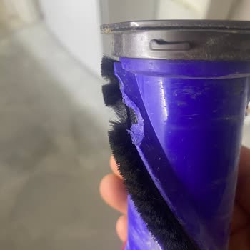 Dyson V15 Süpürgenin Fırça Parçası Kısa Sürede Hasar Gördü, Ücretsiz Değişim Talep Ediyorum