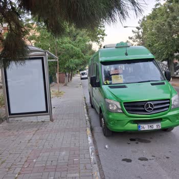 Minibüs Durak İşgali İETT Yolcularını Tehlikeye Atıyor