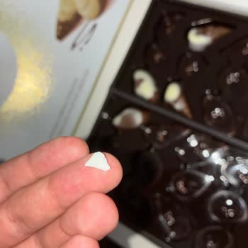 Ülker Select Çikolatasında Plastik Parça Bulunması Güveni Sarsıyor