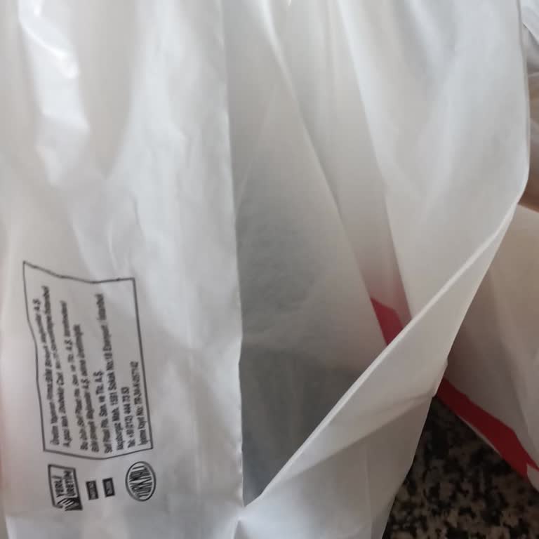 Kalitesiz Poşetler Müşteri Şikayetlerine Yol Açıyor