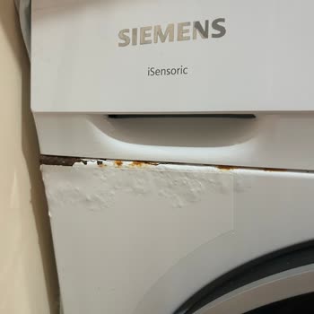 Siemens Ev Aletleri IQ300 Çamaşır Makinesinde Ön Panel Paslanması Ve Ücretli Servis Şikayeti
