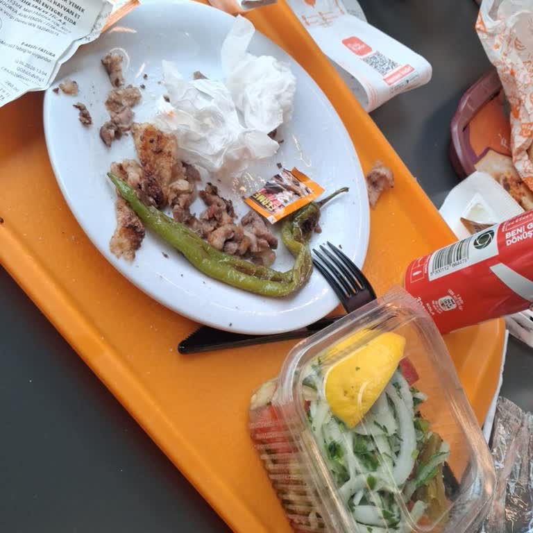 Köfteci Yusuf Yağlı Döner, Böcekli Salata Ve Ciddiyetsiz Personel Şikayeti