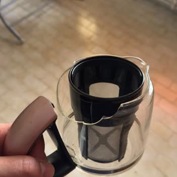 Heifer Çay Makinesinde Patlayan Çaycı Nedeniyle Yanık Ve Güvenlik Endişesi