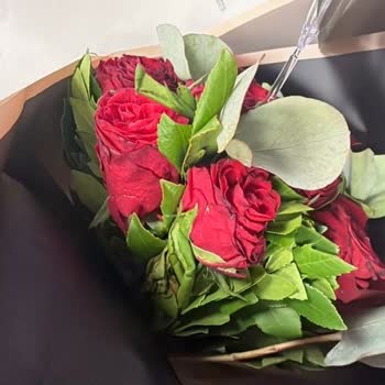 Çiçek Sepeti Mezuniyet Gününde Çiçekler Soluk Ve Yıpranmış Şekilde Teslim Edildi