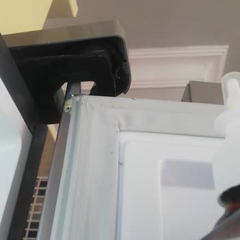 Arçelik Buzdolabındaki Sürekli Çatlak Ve Saygısız Servis Davranışı
