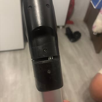 Philips Speed Pro Max Süpürge Plastik Parçası Kırıldı Ve Ücretsiz Değişim Talep Ediliyor