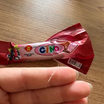 Bar Çikolatasının İçinden Çıkan Poşet Parçası Ve İletişim Sorunu