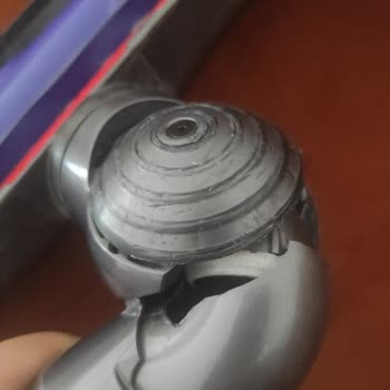 Dyson V10 Başlık Tekrar Kırıldı, Ücretsiz Değişim Talebi