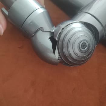 Dyson V10 Başlık Tekrar Kırıldı, Ücretsiz Değişim Talebi
