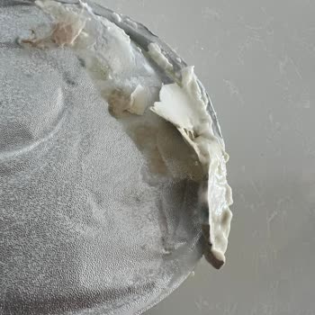 Açık Ve Küflenmiş Sütaş Labne Peyniri Sağlık Endişesi Yarattı