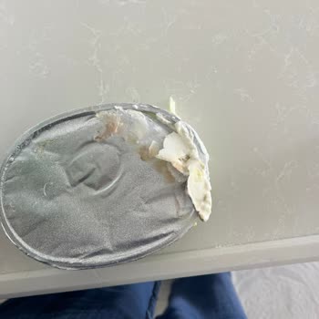 Açık Ve Küflenmiş Sütaş Labne Peyniri Sağlık Endişesi Yarattı