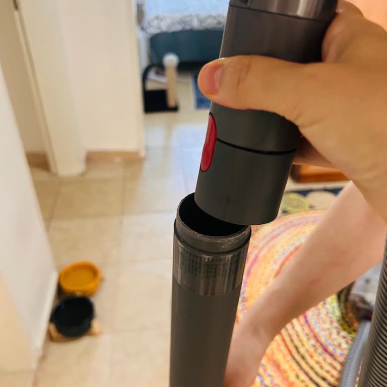 Dyson Big Ball Süpürgenin Kablolu Borusu Kısa Sürede Ayrıldı, Tam Değişim İstiyorum