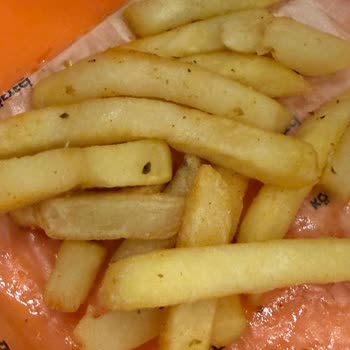 Köfteci Yusuf'ta Çiğ Köfte, Sert Patates Ve Kötü Personel Yaklaşımı