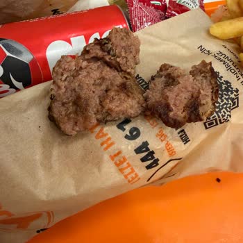 Köfteci Yusuf'ta Çiğ Köfte, Sert Patates Ve Kötü Personel Yaklaşımı