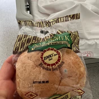 Küflü Ekmek Verilmesi Hastanın Sağlığını Tehlikeye Attı