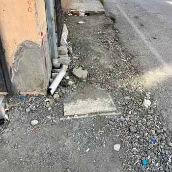 SASKİ Çalışması Sonrası Kırık Kaldırım Onarılmadı Ve Engelliler İçin Tehlike Oluştu