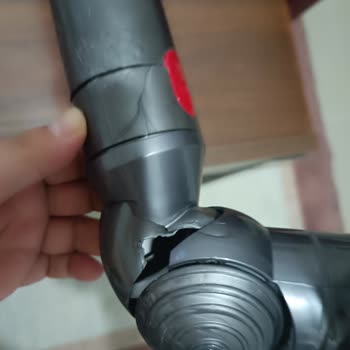 Dyson V10 Süpürgenin Boru Mandalı Ve Halı Başlığı Sürekli Kırılıyor, Garanti Sonrası Ücretsiz Değişim Talebi
