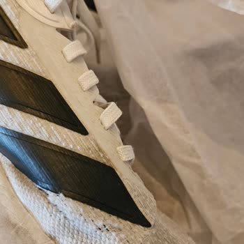 Adidas Ayakkabısının Erken Aşınması Ve In Street Mağaza İlgisizliği