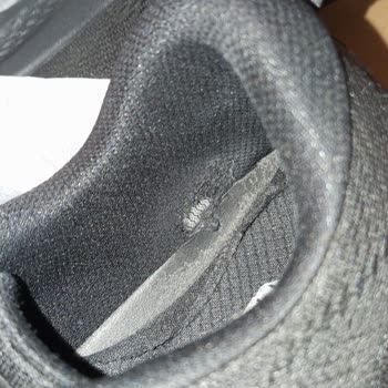 In Street Mağazasında Skechers Ayakkabıda Yırtık ve Leke Değişim Talebi