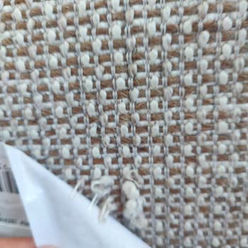 Etiket Sökülmesi Nedeniyle Halı İlmeklerinin Sökülmesi Ve Mağaza Sorumluluk Reddi