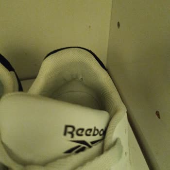 Reebok Ayakkabısının İç Astarı İki Ayda Yırtıldı, Mağaza Kullanıcı Hatası Dedi