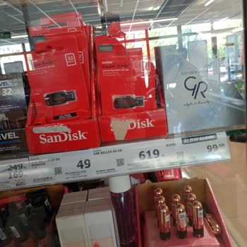 A101'de USB Bellek Fiyatı Farkı Ve Kasiyer İlgisiz Tutumu