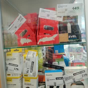 A101'de USB Bellek Fiyatı Farkı Ve Kasiyer İlgisiz Tutumu