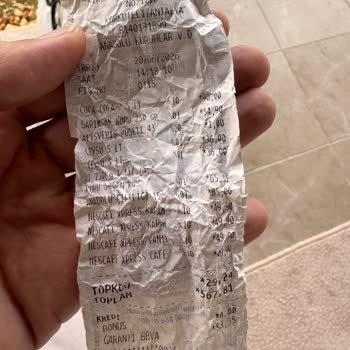 Şok Markette Yumurta Paketi Kırık Ve Aşırı Kötü Koku Yayarak Sağlık Tehlikesi Oluşturdu