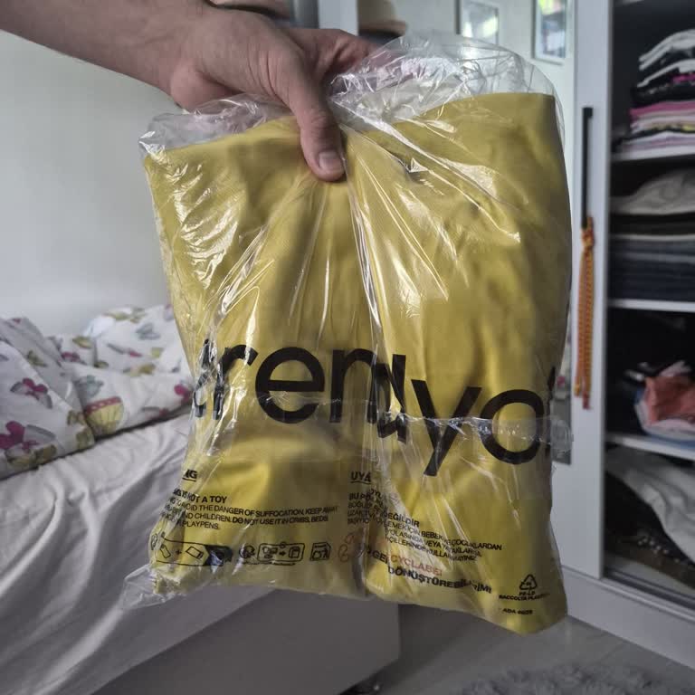 Trendyolmilla Yanlış Renk Elbise Gönderildi, Orijinal Ürünüm Geri Gelmedi