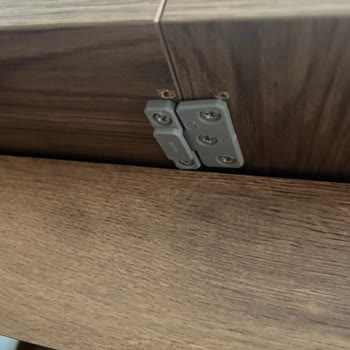 Lucenta Yemek Masası Ve TV Ünitesindeki Üretim Hatası Nedeniyle Değişim İsteği