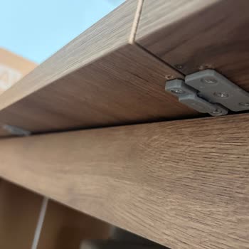 Lucenta Yemek Masası Ve TV Ünitesindeki Üretim Hatası Nedeniyle Değişim İsteği