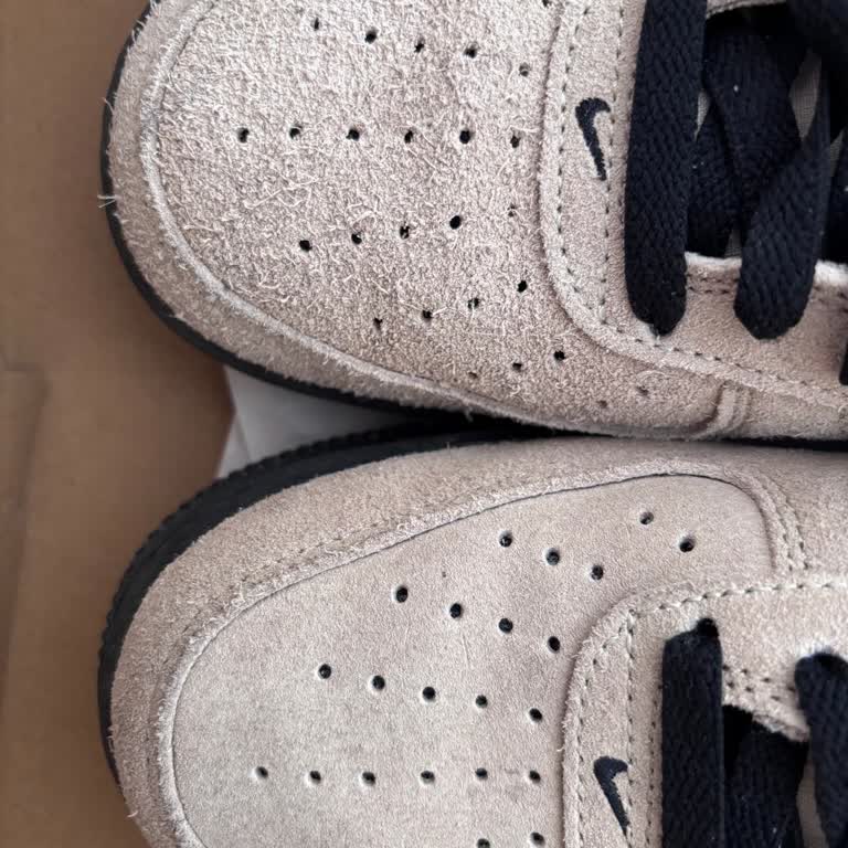 Air Force 1 Ayakkabım Ayıplı: Sağ Ayak Deseni Defolu Ve Sol Ayakkabı İle Uyumsuz