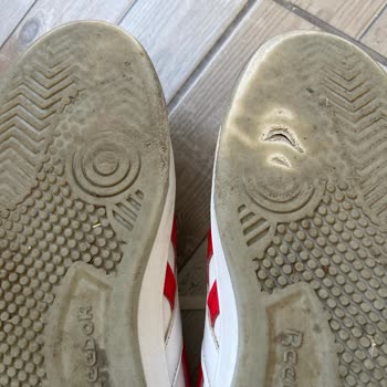 Reebok Ayakkabının Tabanı Yırtıldı, Değişim Ve İade Talebi Reddedildi