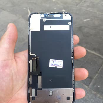 Dolap Orijinal Olmayan Ve Kırık İPhone 11 Ekranı İçin Tam İade Ve Satıcı Yasaklaması Talebi