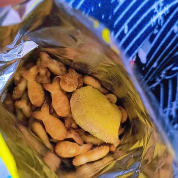 Çit Kırıldım Balık Krakerinde Topaklaşmış Baharat Çocukta Boğulma Riski