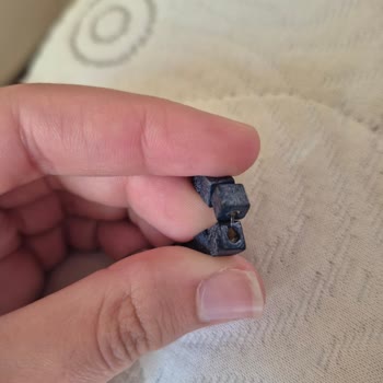Doğal Taş Olduğu Söylenen Kolye Gerçekte Tahta