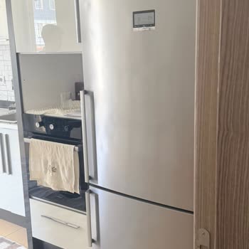 Bosch Buzdolabında Kapıdaki Kalıcı İzler Ve Değişim Talebi