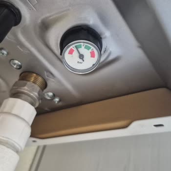 Warmhaus E** Kombimde Su Basıncı Düşüyor, Su Gelmiyor Ve Aşırı Sıcak