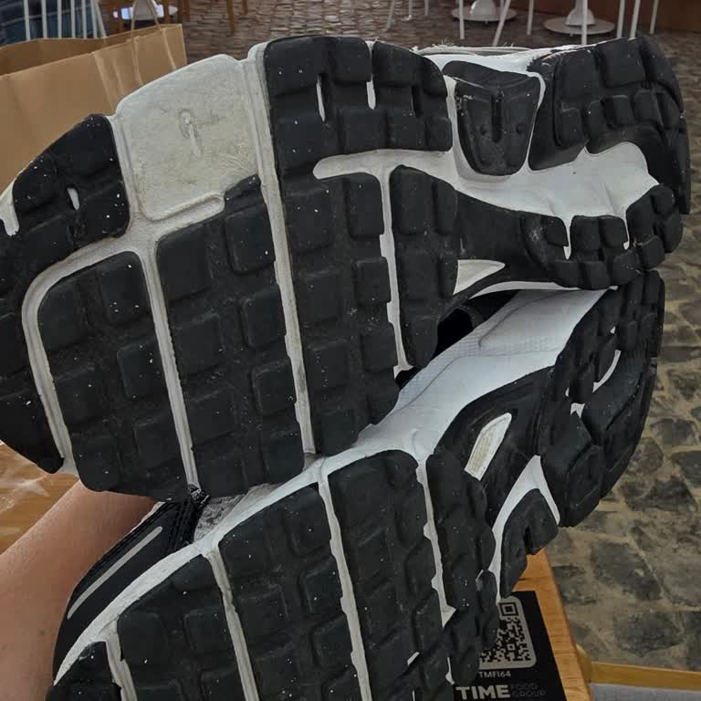 Nike Çocuk Spor Ayakkabısının Alt Tabanındaki Eksik Parça Değişim Talebi