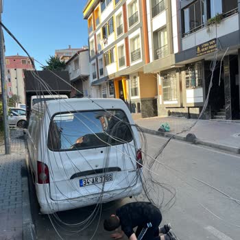 Oral Sokakta Asılı Fiber Kabloları Güvenlik Tehdidi Ve Acil Müdahale Talebi