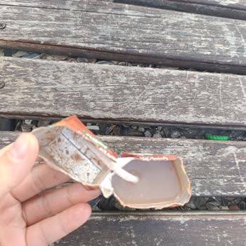Bozulmuş Kakaolu Süt Ve Çocuk Sağlığına Tehdit: Bayinin Sorumluluk Reddi