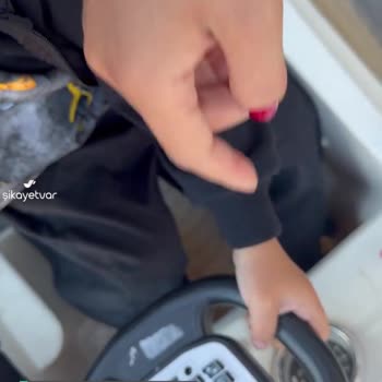 Pilsan Akülü Araba Kendi Kendine Duraksıyor