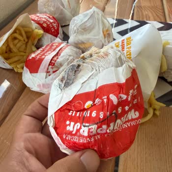 Karabük’te Burger King Siparişinde Ezilmiş Ürünler Ve Haksız Termal Çanta Ücreti
