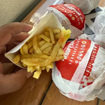 Karabük’te Burger King Siparişinde Ezilmiş Ürünler Ve Haksız Termal Çanta Ücreti