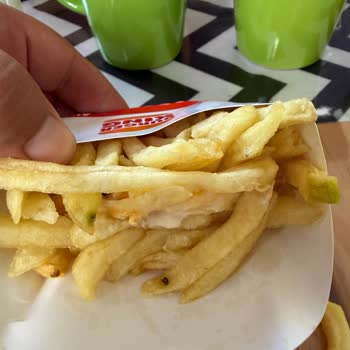 Karabük’te Burger King Siparişinde Ezilmiş Ürünler Ve Haksız Termal Çanta Ücreti
